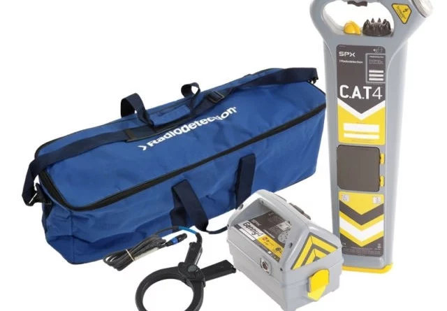 Cable avoidance tool (C.A.T4) kit with signal generator, clamp, and carrying bag.